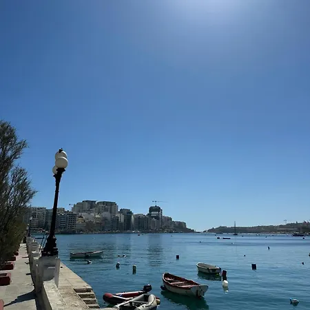 Διαμέρισμα Modern Near Sea
