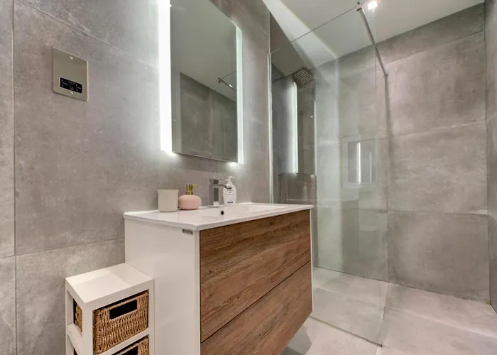 Modern Near Sea Διαμέρισμα