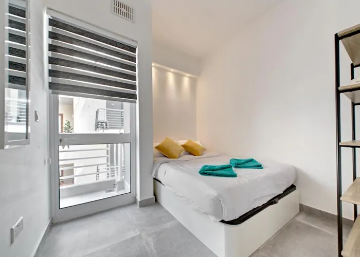 Modern Near Sea * Σλιέμα