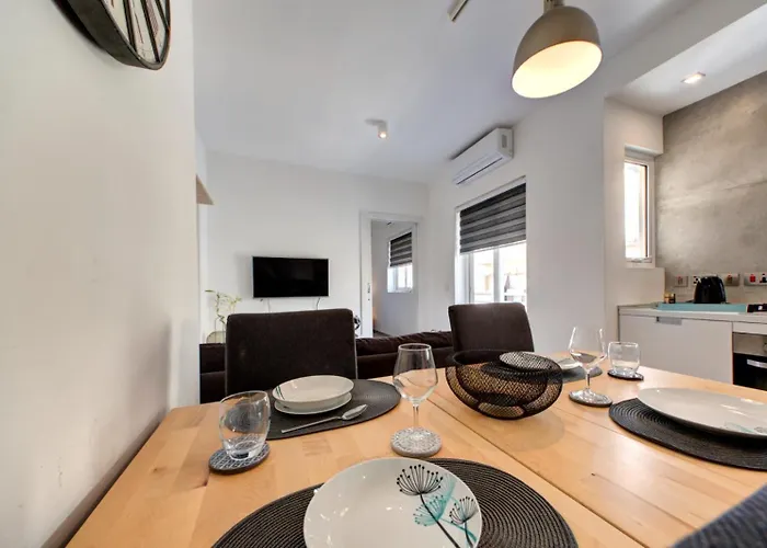 Modern Near Sea * Σλιέμα